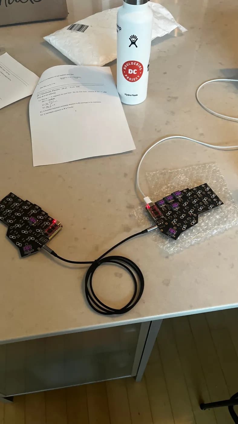 Split keyboard finally operational (this one was painful)